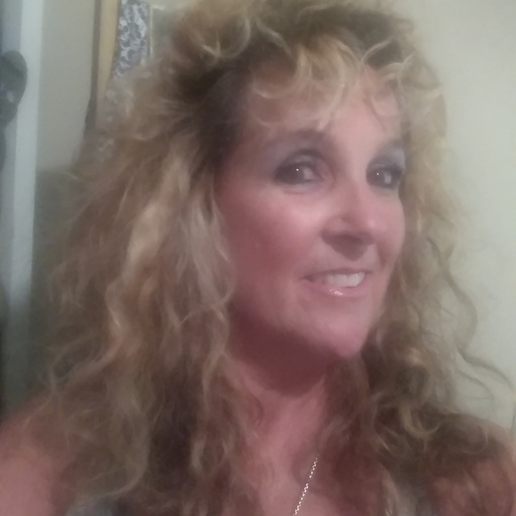 Meet your Posher, Karen - Picture 2 of 4